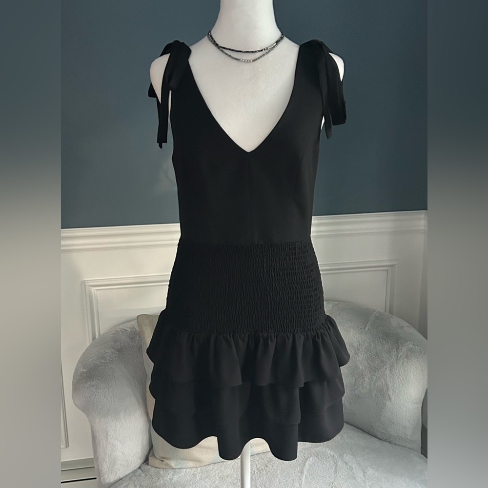 AMANDA UPRICHARD Elegant Black Sleeveless Dress